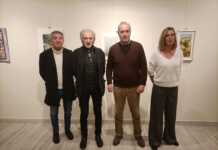 A Calco una mostra d’arte benefica per ricordare Valentina Da sinistra Adelio Bonacina, Fernando Massironi (pittori e promotori dell'iniziativa) il sindaco Stefano Motta e l'assessore ai servizi alla persona Roberta Brambilla