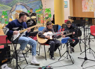 Cernusco, applausi ed emozioni al concerto di natale della Scuola di musica “Suonare suonare”