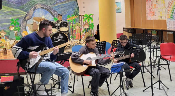 Cernusco, applausi ed emozioni al concerto di natale della Scuola di musica “Suonare suonare”