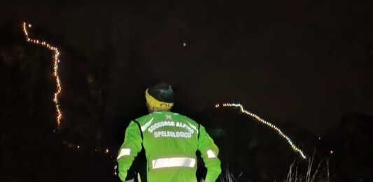 Grazie al Soccorso Alpino le fiaccole hanno illuminato la ferrata del Corno Rat