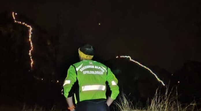 Grazie al Soccorso Alpino le fiaccole hanno illuminato la ferrata del Corno Rat