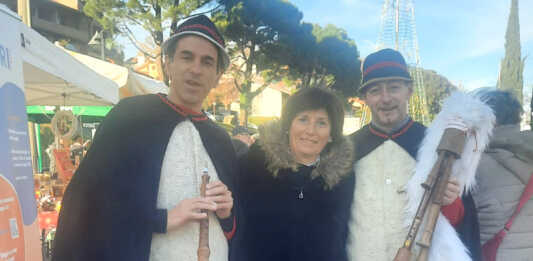 Colle ha acceso il Natale tra mercatini, presepi e l’accensione dell’albero