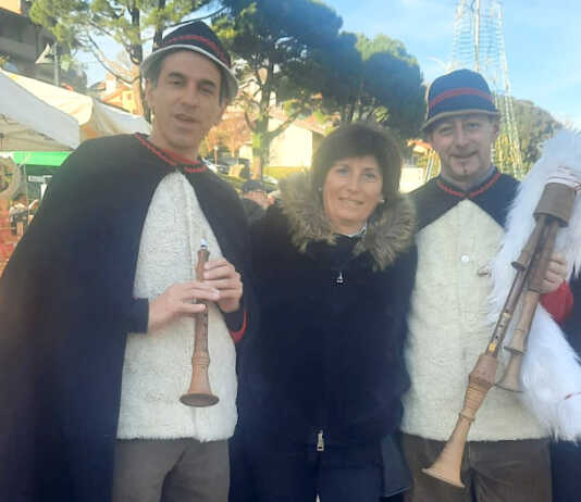 Colle ha acceso il Natale tra mercatini, presepi e l’accensione dell’albero