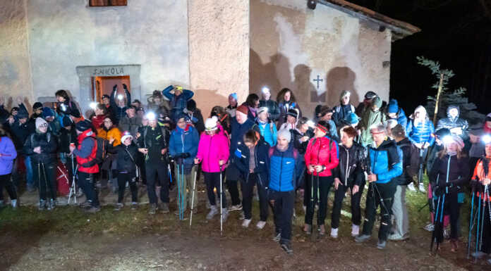 Colle, in tanti alla fiaccolata natalizia sul monte di Brianza