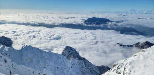 Le fotografie di Giacomo Perucchini raccontano la giornata in vetta al Rifugio Brioschi Grignone Invernale dicembre 2025 foto perucchini