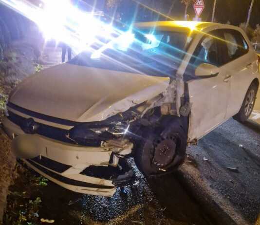 Brutto incidente ad Airuno, scontro frontale tra due auto