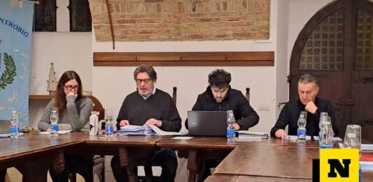 Introbio. Consiglio senza sindaco (assente per malattia), interrotto l’incarico del vigile