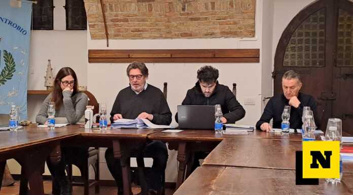 Introbio. Consiglio senza sindaco (assente per malattia), interrotto l’incarico del vigile
