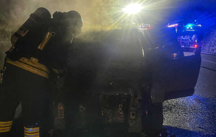 Lecco_Ballabio_auto_incendiata