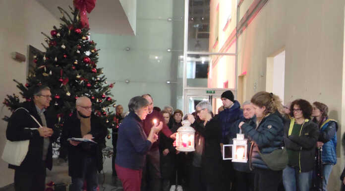La luce della pace di Betlemme è arrivata a Merate con “La luce che r-esiste”