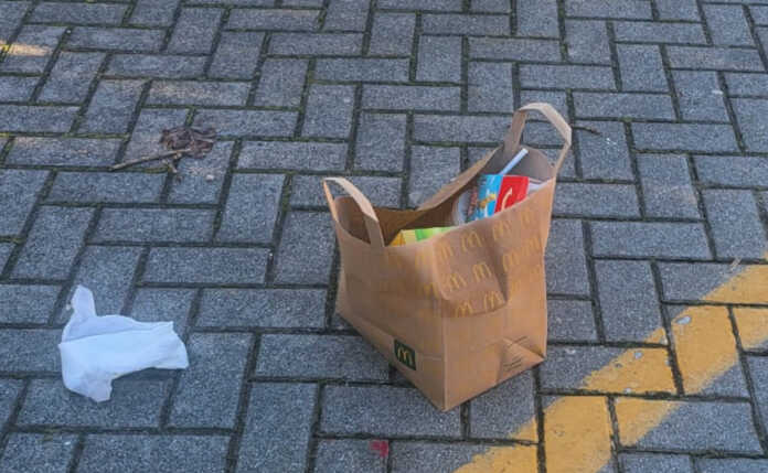 Pescate parcheggio torrette rifiuti abbandonati (4) Pescate parcheggio torrette rifiuti abbandonati (4)