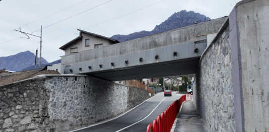 Abbadia. Conclusi i lavori al sottopasso: “Doppio senso e pedoni in sicurezza”