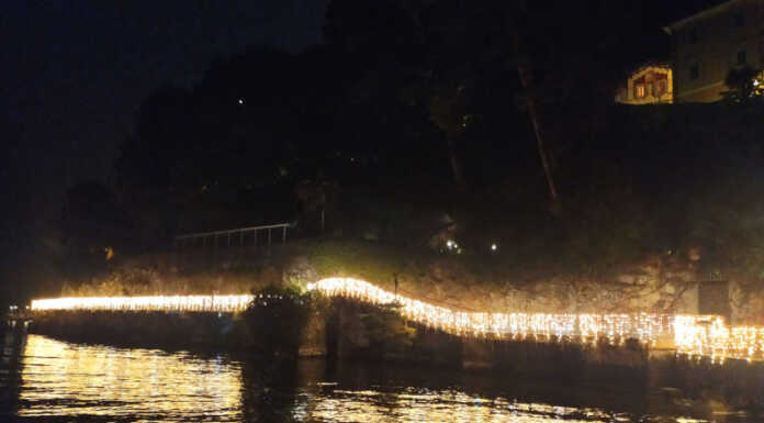 Varenna accende il Natale con le luminarie nel centro storico e nelle frazioni