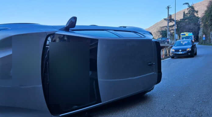 Bellano. Auto ribaltata in zona Bonzeno, nessun ferito grave