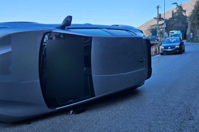 auto ribaltata bonzeno bellano