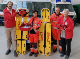 Avis Costamasnaga sostiene Croce Verde Bosisio con nuove barelle Avis - barelle