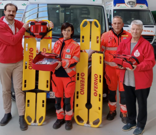 Avis Costamasnaga sostiene Croce Verde Bosisio con nuove barelle Avis - barelle