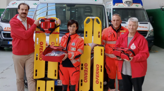 Avis Costamasnaga sostiene Croce Verde Bosisio con nuove barelle Avis - barelle