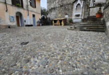 Dervio. Corenno Plinio, dopo anni conclusa la riqualificazione della piazza Dervio Corenno Plinio piazza riqualificata