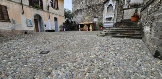 Dervio. Corenno Plinio, dopo anni conclusa la riqualificazione della piazza Dervio Corenno Plinio piazza riqualificata