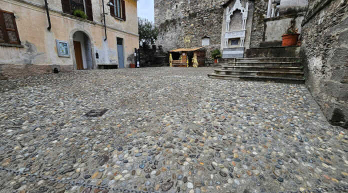 Dervio. Corenno Plinio, dopo anni conclusa la riqualificazione della piazza Dervio Corenno Plinio piazza riqualificata