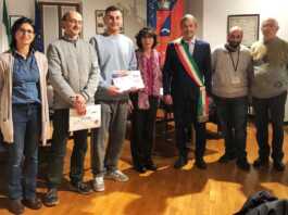 Erve premia gli studenti meritevoli e consegna la costituzione ai neo diciottenni