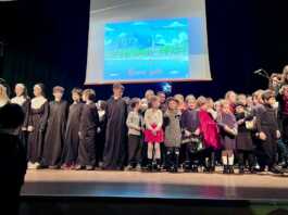 Belledo. Grande emozione per la festa di Natale della scuola primaria Oberdan