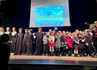 Belledo. Grande emozione per la festa di Natale della scuola primaria Oberdan