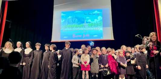Belledo. Grande emozione per la festa di Natale della scuola primaria Oberdan