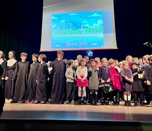 Belledo. Grande emozione per la festa di Natale della scuola primaria Oberdan