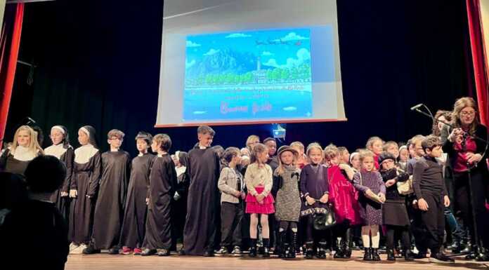Belledo. Grande emozione per la festa di Natale della scuola primaria Oberdan