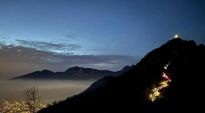 La fiaccolata del gruppo M.U.L.A. illumina il Monte Barro