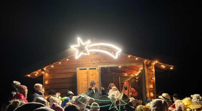 Primaluna. In tanti alla fiaccolata verso il Cappello D’Alpino