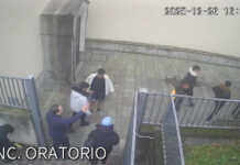 Civate. Giovani scavalcano il cancello dell’oratorio per usare il campo da calcio e insultano il parroco