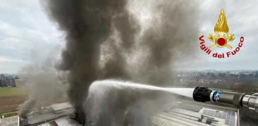 Lomagna, completamente spente le fiamme nello stabilimento RONCALab