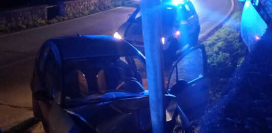Esce di strada e va contro un palo, soccorso un giovane tra Dorio e Dervio