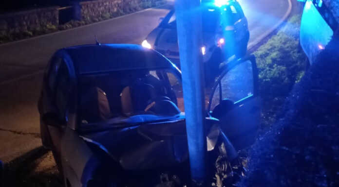 Esce di strada e va contro un palo, soccorso un giovane tra Dorio e Dervio