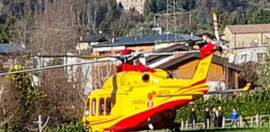 Ballabio, elisoccorso e ambulanza in azione per un infortunio in casa