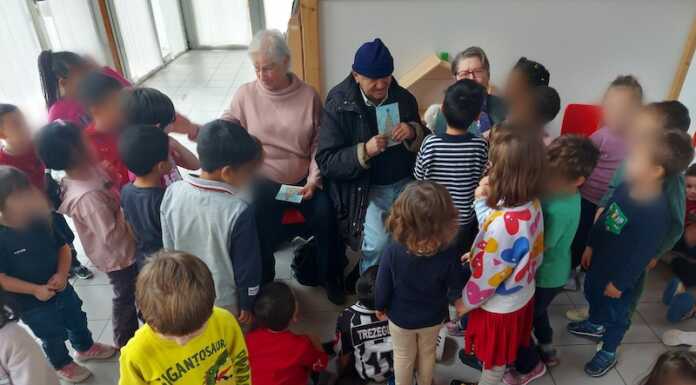 San Nicolò, anche quest’anno la tradizionale consegna delle mele nelle scuole