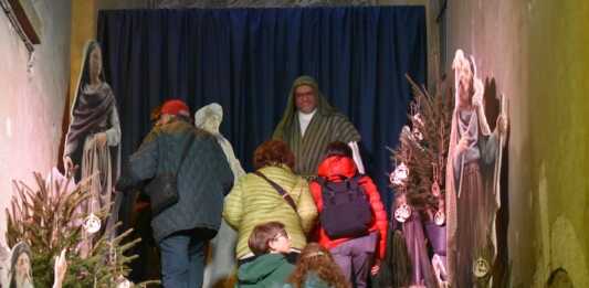 Inaugurata la 14ª edizione della mostra dei presepi: quasi 60 opere per adulti e bambini mostra presepi inaugurazione 4-12-25