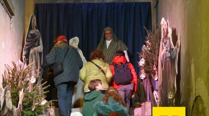 Inaugurata la 14^ edizione della mostra dei presepi: quasi 60 opere per adulti e bambini mostra presepi inaugurazione 4-12-25