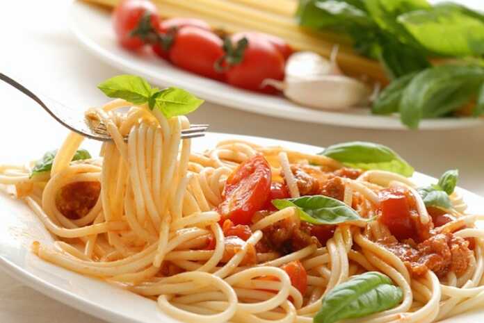 pasta al pomodoro-spaghetti-cucina italiana