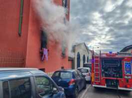 Pescarenico, fiamme in un appartamento, Vigili del Fuoco in azione incendio pescarenico-vigili del fuoco