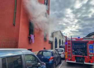 Pescarenico, fiamme in un appartamento, Vigili del Fuoco in azione incendio pescarenico-vigili del fuoco