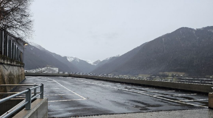 Premana apre il rinnovato e ampliato parcheggio multipiano di via Roma Premana parcheggio multipiano