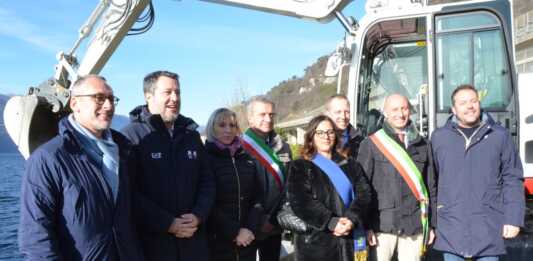 Il Ministro Salvini ‘posa’ la prima pietra della ciclabile Lecco-Abbadia: “Un’opera attesa da anni”