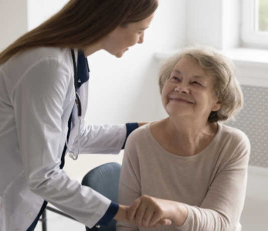 Ats Brianza: oltre 62mila persone sono assistite da un caregiver