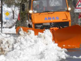 Lecco, approvato in Prefettura il Piano Neve 2026 per la sicurezza stradale spazzaneve