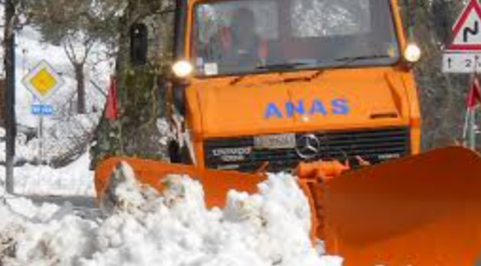 Lecco, approvato in Prefettura il Piano Neve 2026 per la sicurezza stradale spazzaneve