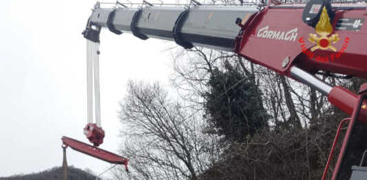 Incendi a canne fumarie e un incidente: pomeriggio inteso per i Vigili del Fuoco Vigili del Fuoco Torre de Busi veicolo ribaltato
